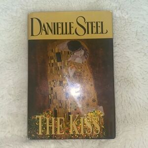 “The Kiss”💋by Danielle Steel 